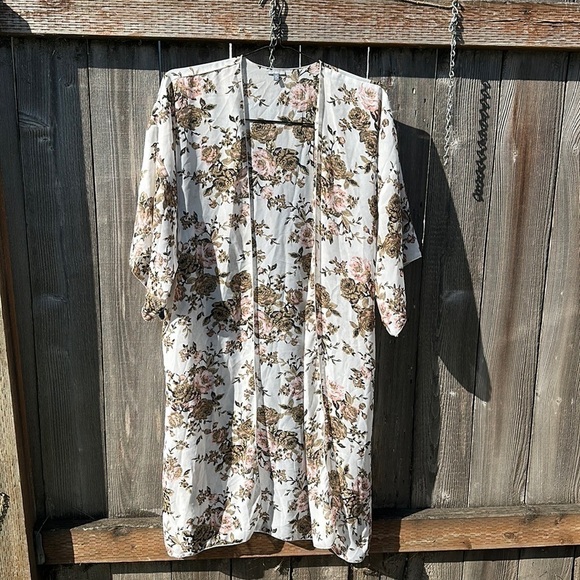 Charlotte Russe Jackets & Blazers - CHARLOTTE Russe Floral Kimono- Women’s Size Medium